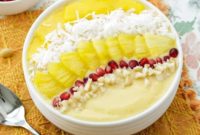 Refreshing Tropical Smoothie Bowl