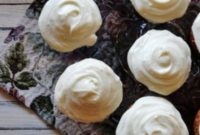 Vanilla Cream Cheese Frosted Banana Cupcakes