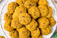 Spiced Autumn Pumpkin Chip Cookies