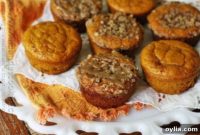 Petite Pumpkin Cakes with Cinnamon Crumble