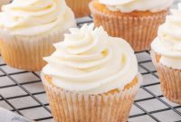 Classic Vanilla Cupcakes