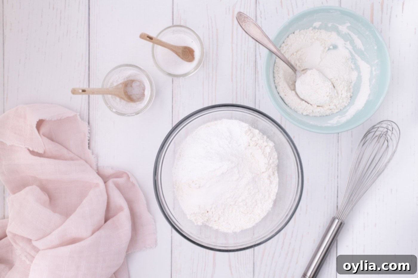 flour, baking powder, and salt in a bowl, properly mixed.
