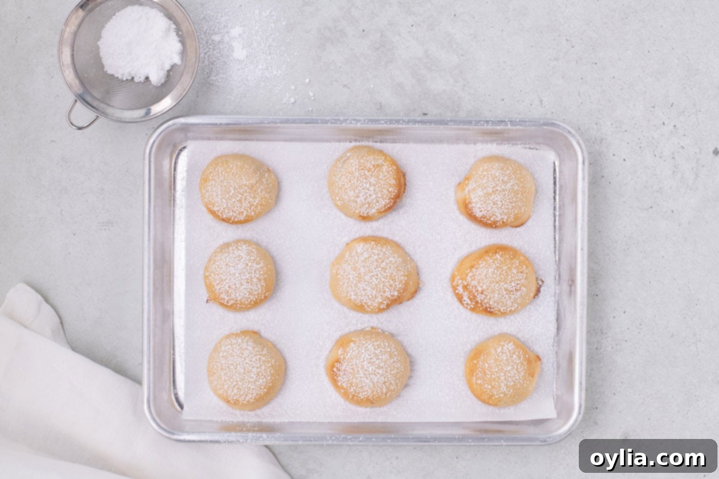 air fryer Oreos with powdered sugar