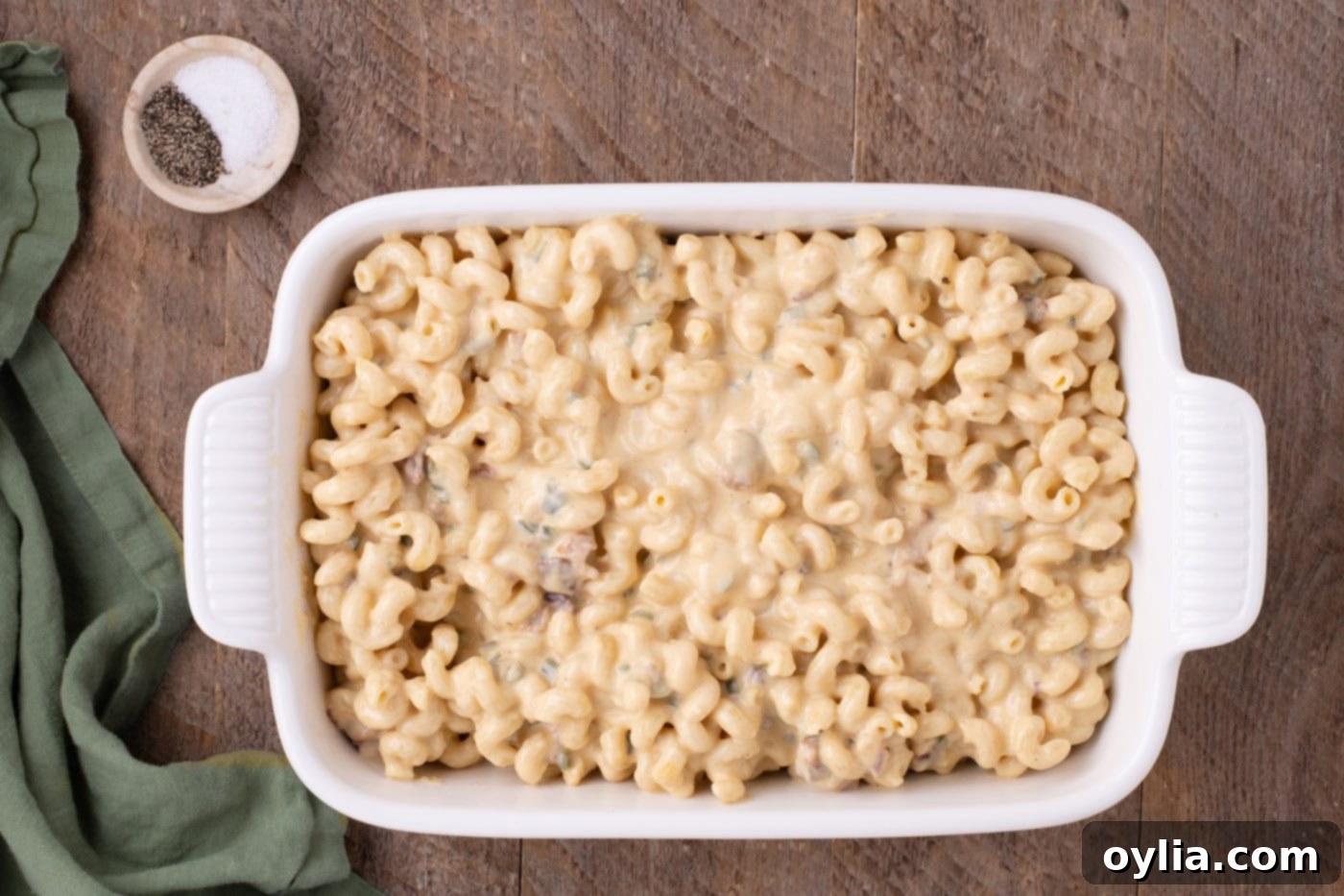 jalapeno popper mac and cheese in a baking dish