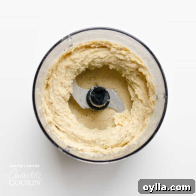 Hummus in food processor