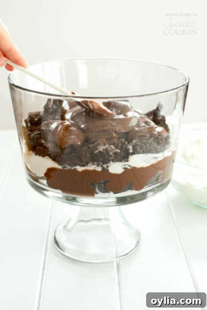 Spreading a layer of chocolate pudding over Oreos