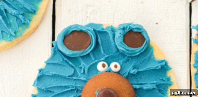 decorating cookie