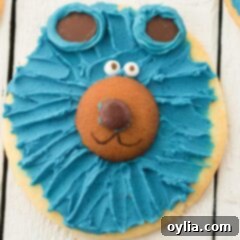 close up of cookie decorated like a bear