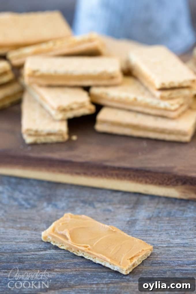 Peanut butter and chocolate lovers and going to go crazy for these super easy to make homemade candy bars. Great for snack or gift giving! #chocolate #candy #desserts #homemade #homemadecandy #candybars #nobake #peanutbutter #valentinesday #peanutbutterdesserts Graham crackers with peanut butter