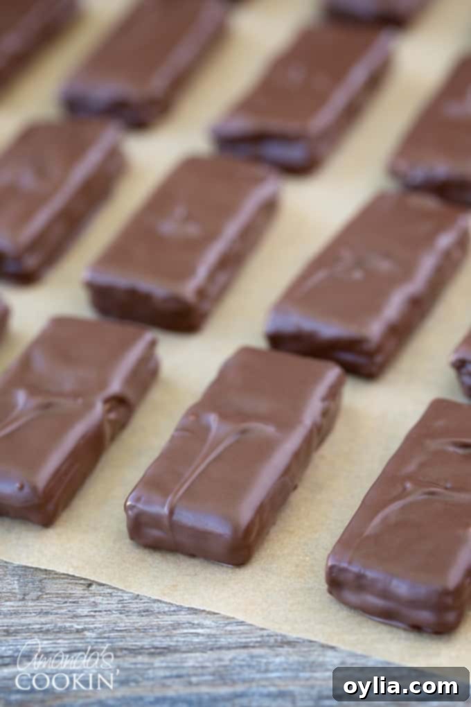 Peanut butter and chocolate lovers and going to go crazy for these super easy to make homemade candy bars. Great for snack or gift giving! #chocolate #candy #desserts #homemade #homemadecandy #candybars #nobake #peanutbutter #valentinesday #peanutbutterdesserts homemade candy bars