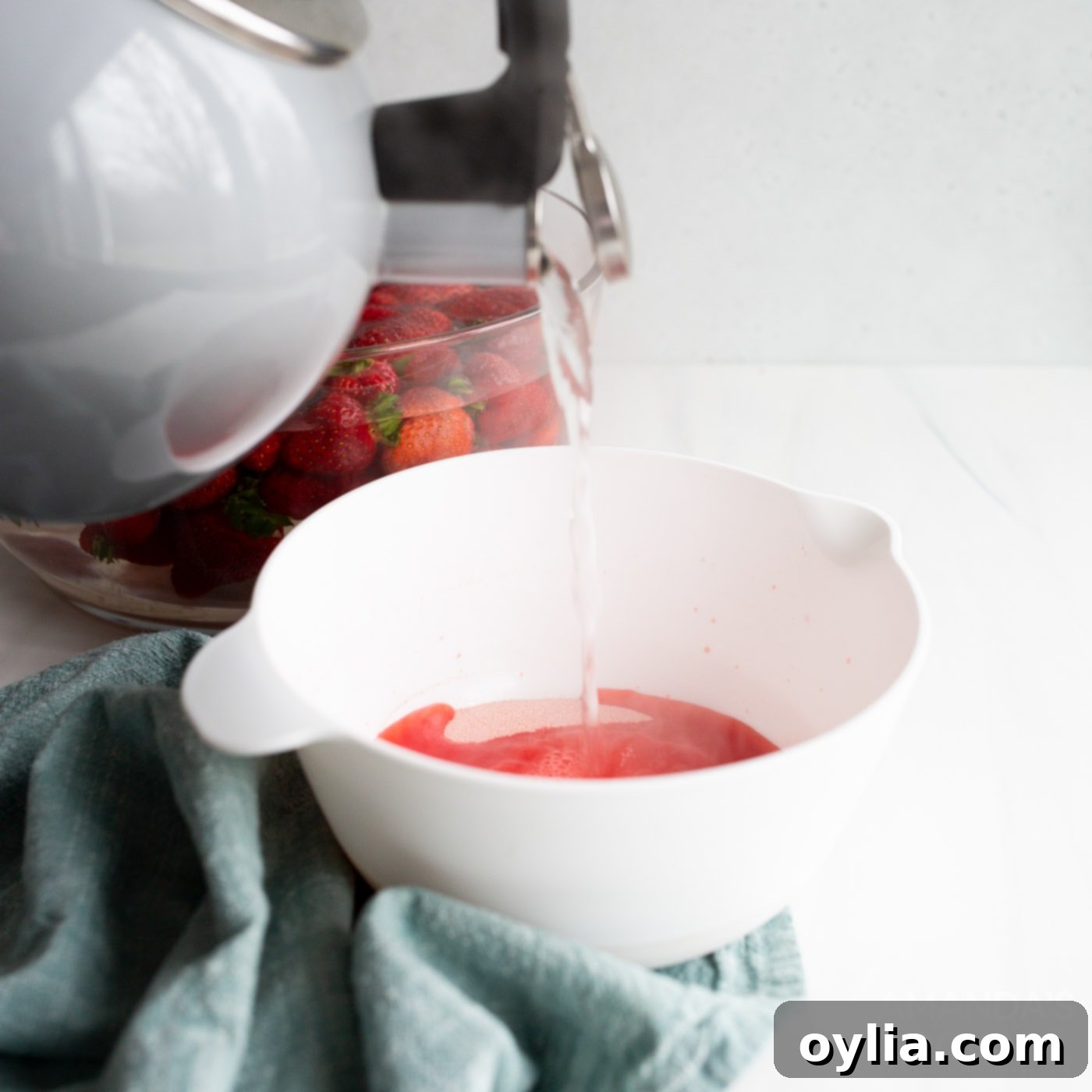 dissolving jello with hot water