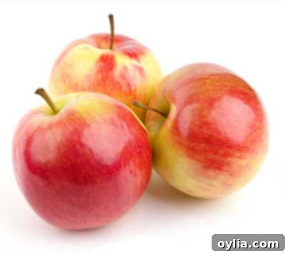 Crisp red apples, a healthy and fibrous fruit