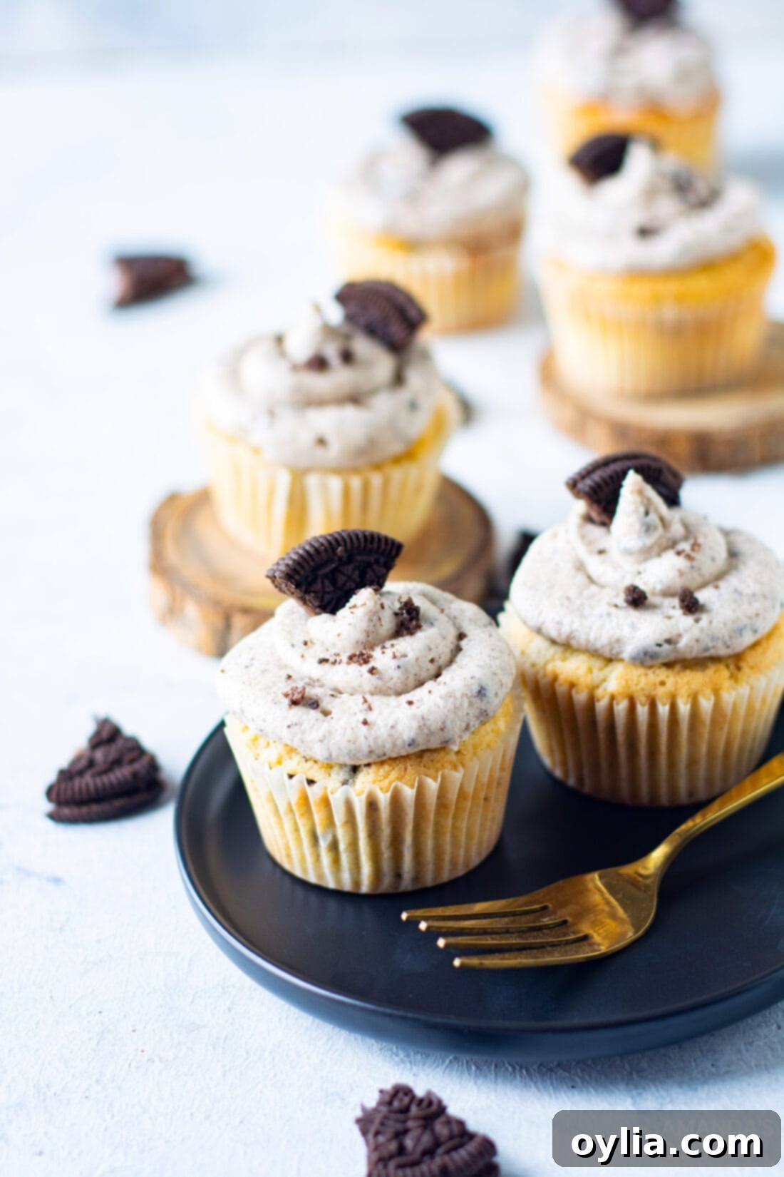 Oreo Dream Cupcakes 2 plate of Oreo Cupcakes