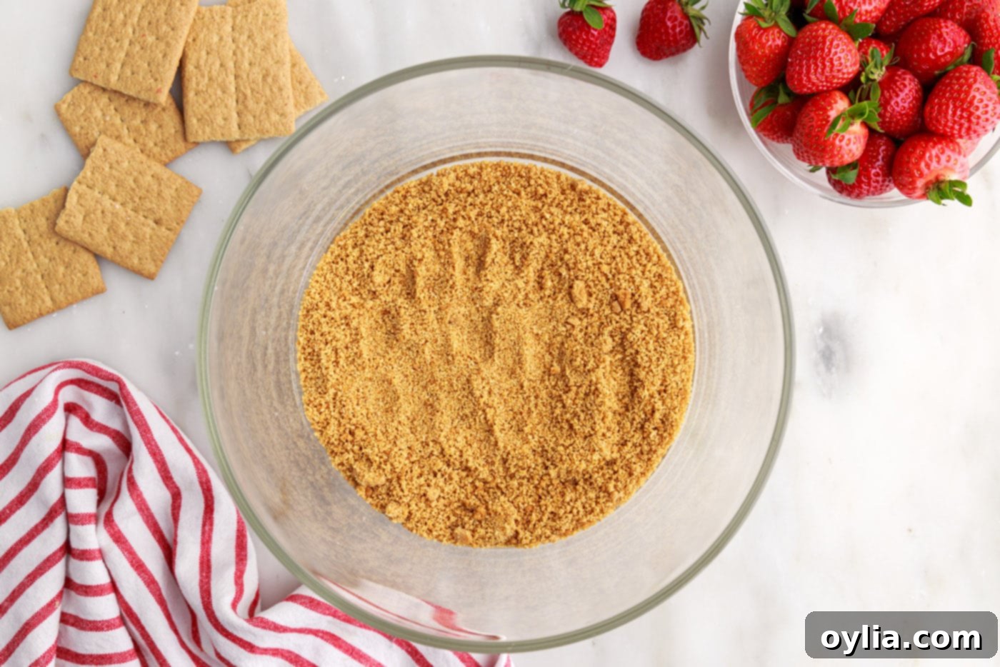 graham cracker layer in trifle bowl