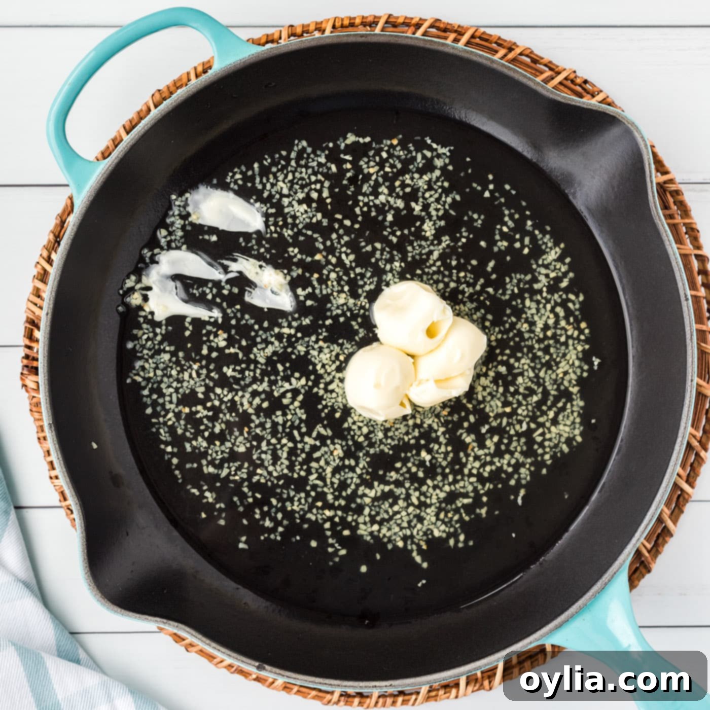 white wine, minced garlic, lemon juice, and butter in a skillet