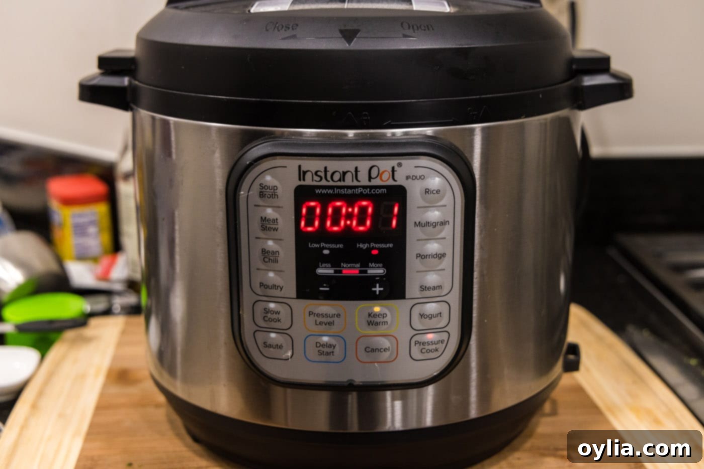 Instant Pot display showing a 1-minute cook time set for broccoli.