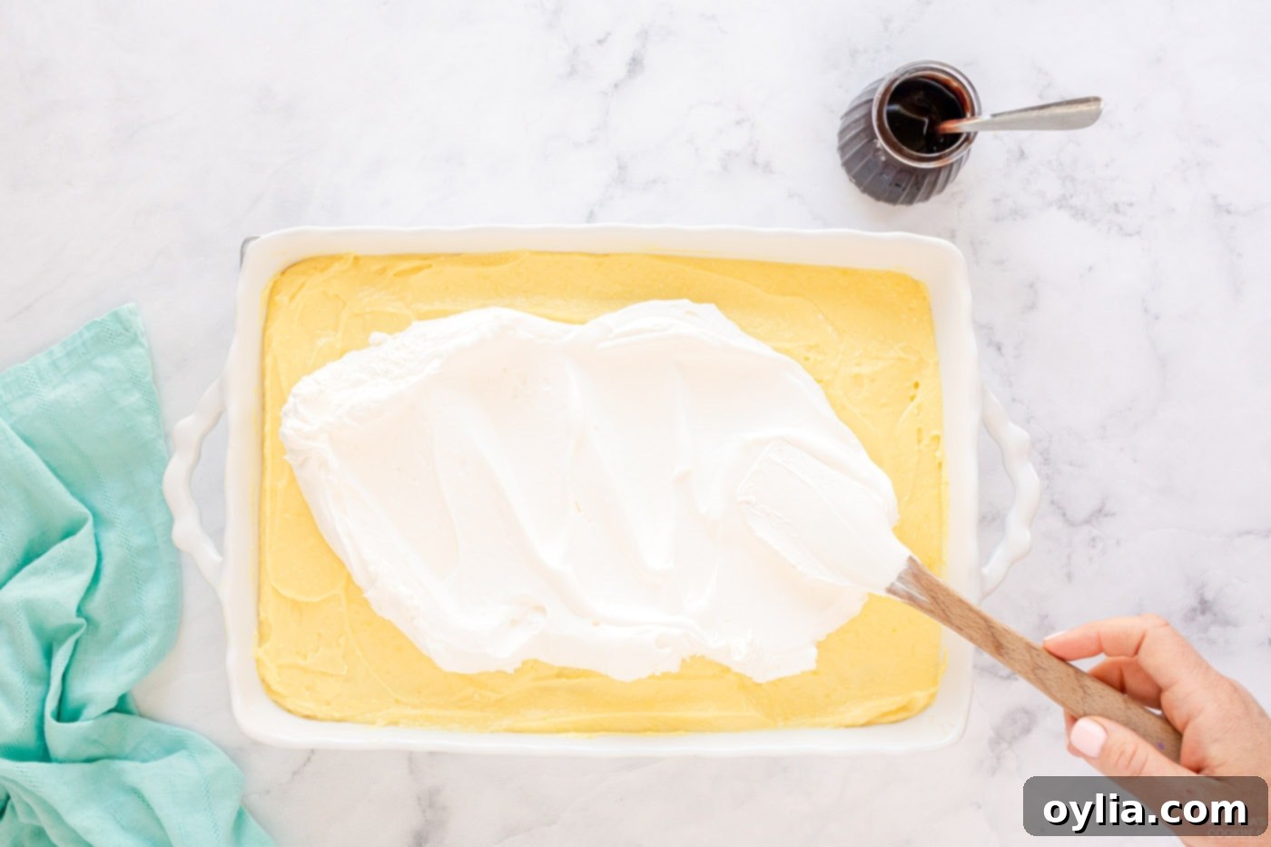 topping pudding layer with whipped topping