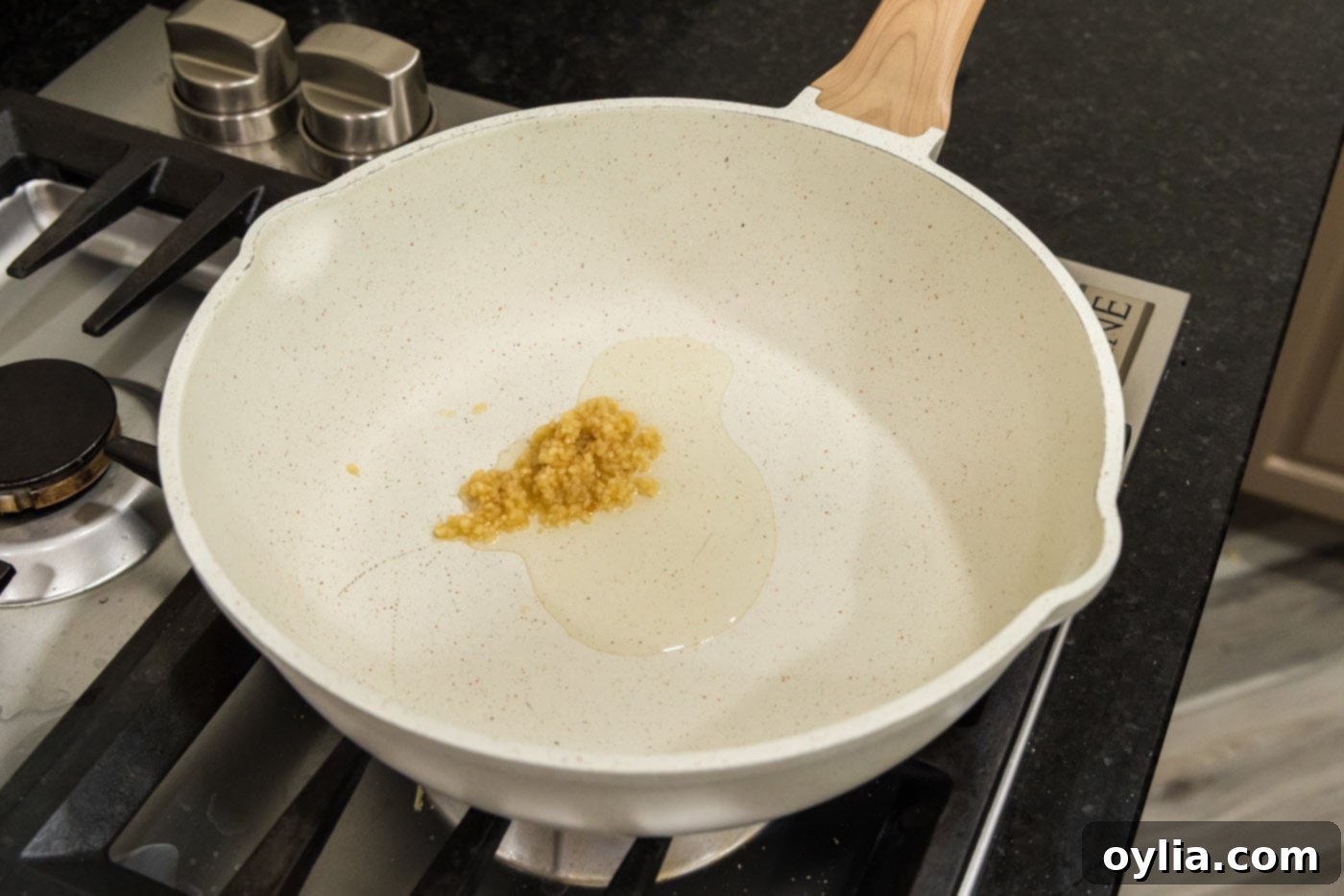 minced garlic and oil in a large skillet