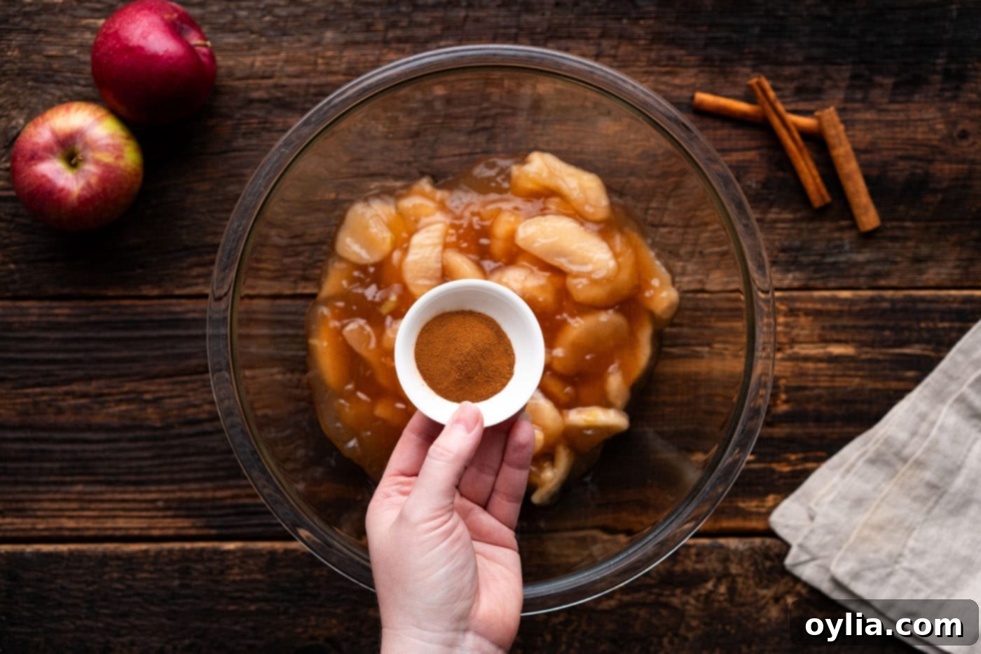 adding cinnamon to apple pie filling