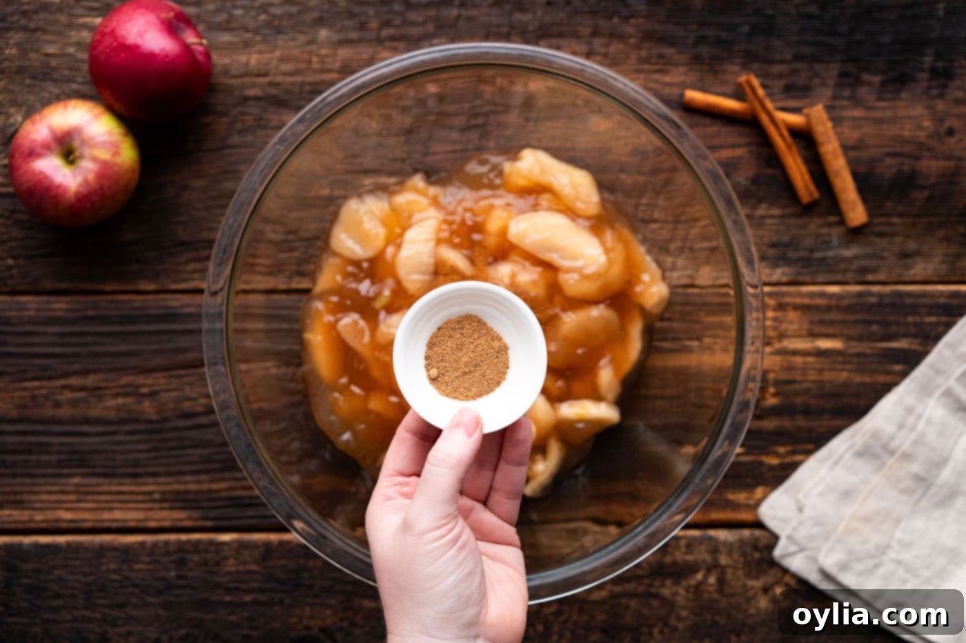 adding nutmeg to apple pie filling