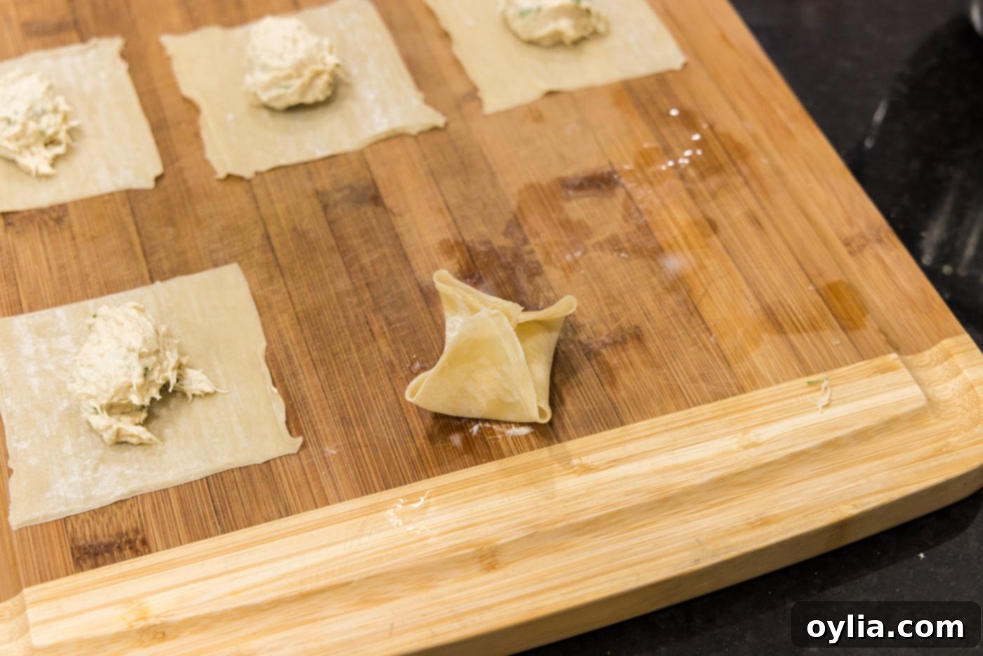 how to fold a crab rangoon