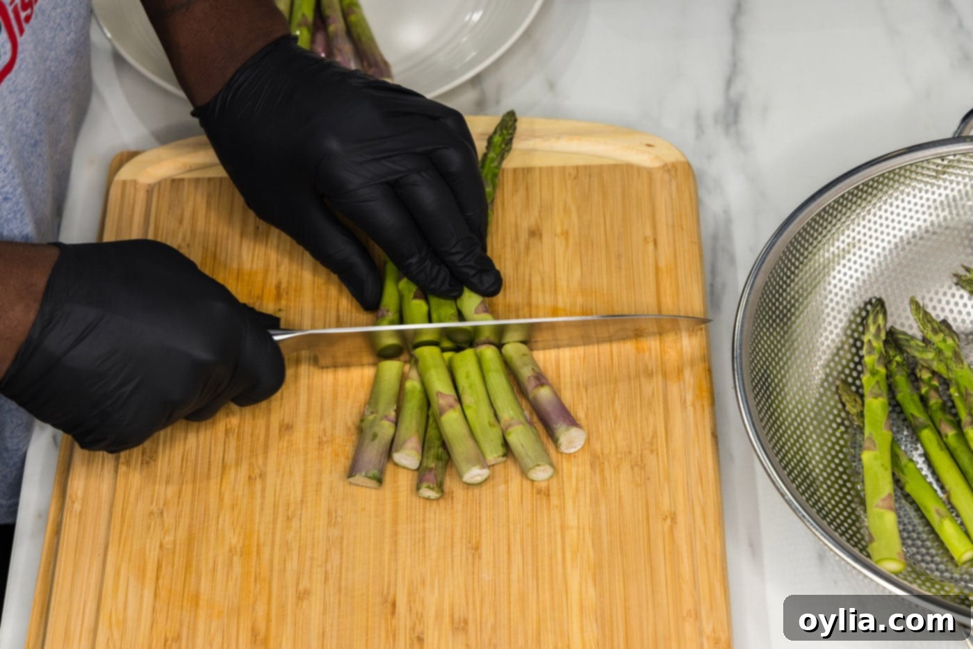 cutting woody ends off asparagus spears