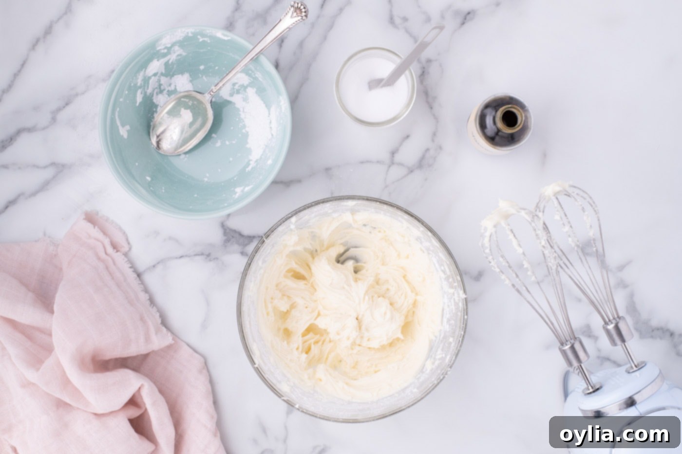 Smooth and easy homemade cream cheese frosting, ready to be used