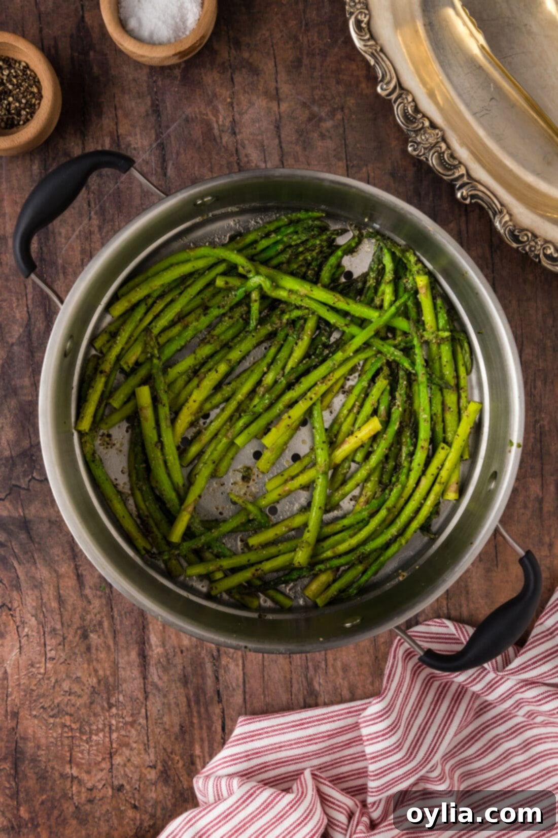 Tender Steamed Asparagus 3 Steamed Asparagus in a steamer basket