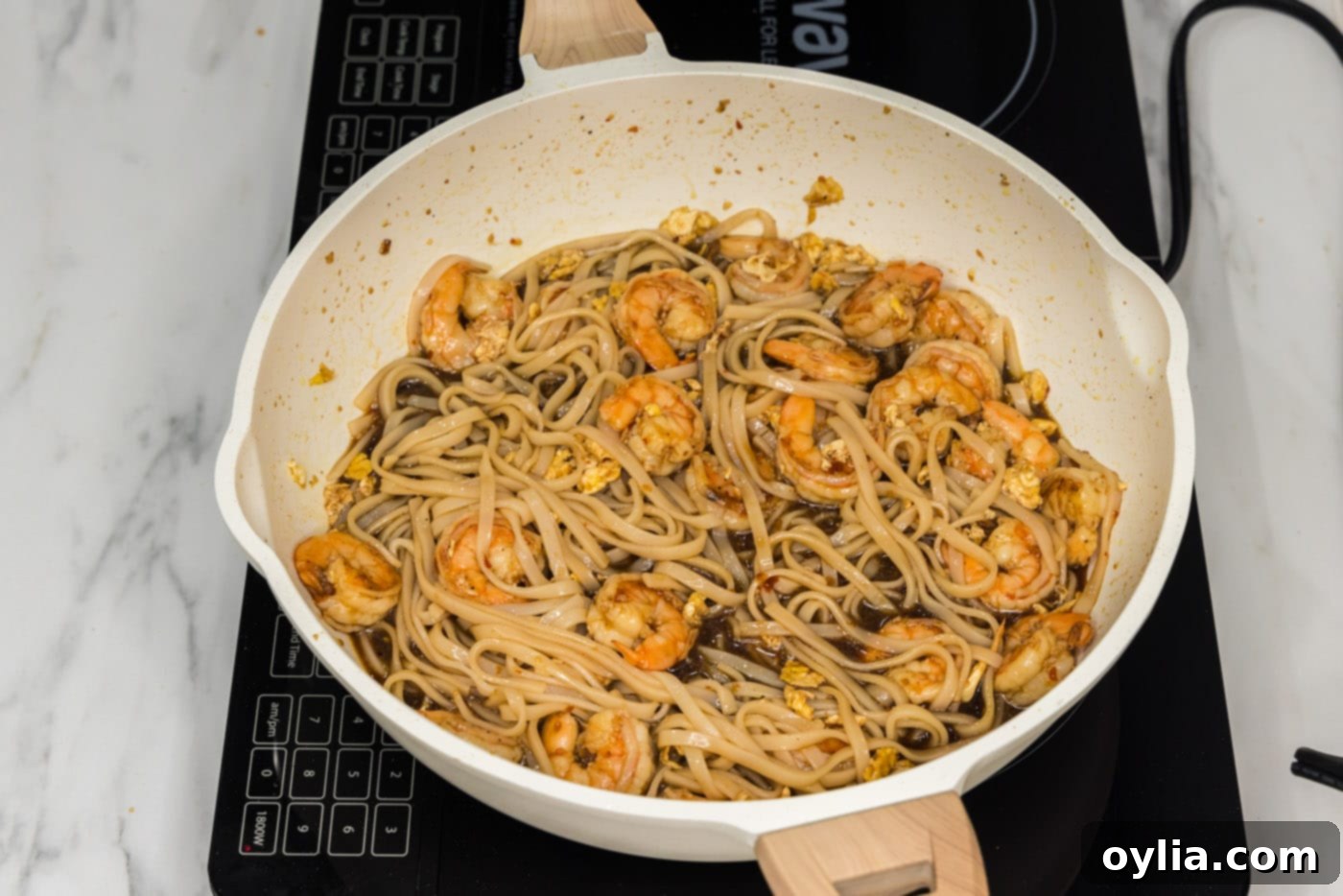 easy shrimp pad thai in a skillet